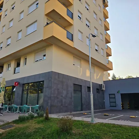 A Lux Apartment *