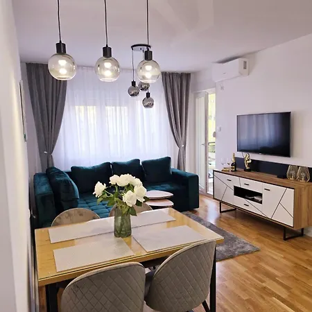 A Lux Apartment *